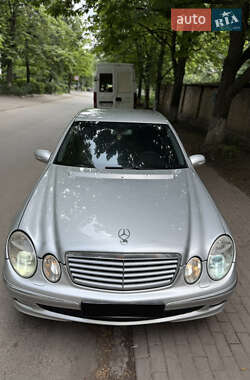 Седан Mercedes-Benz E-Class 2004 в Києві