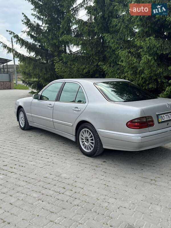 Седан Mercedes-Benz E-Class 2000 в Хоросткові
