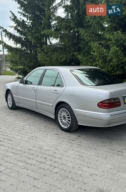 Седан Mercedes-Benz E-Class 2000 в 