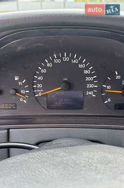 Седан Mercedes-Benz E-Class 2000 в 