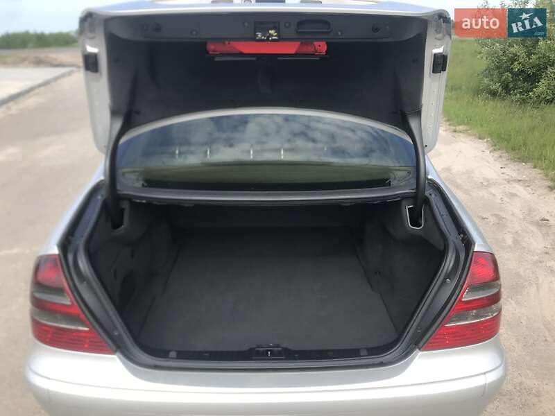 Седан Mercedes-Benz E-Class 2004 в Рівному