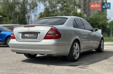 Седан Mercedes-Benz E-Class 2002 в 