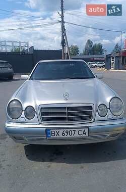 Седан Mercedes-Benz E-Class 1995 в Житомире