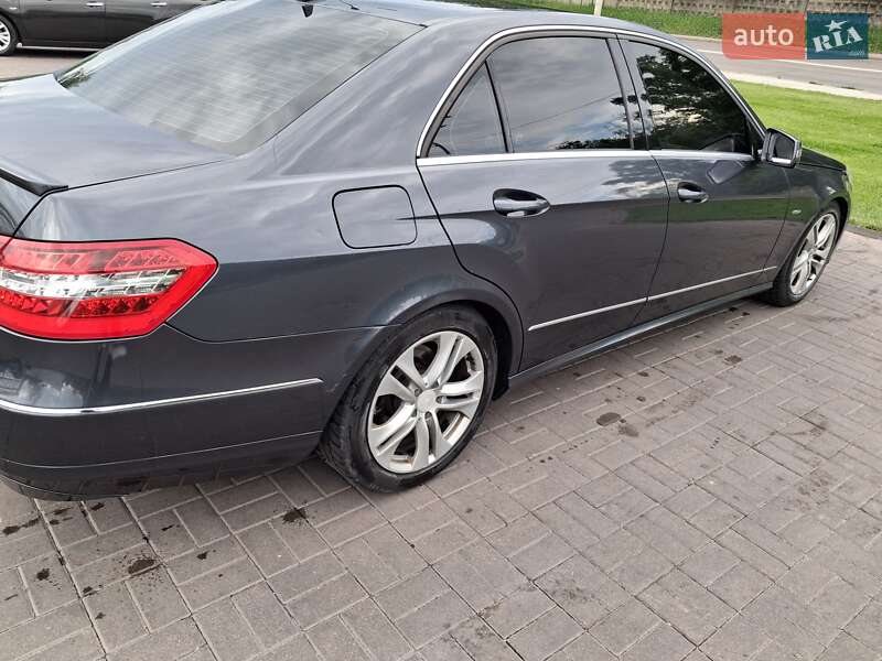 Седан Mercedes-Benz E-Class 2011 в Києві