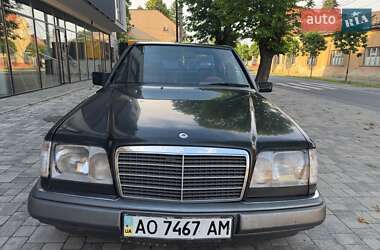 Седан Mercedes-Benz E-Class 1988 в Ужгороде