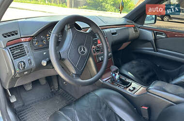 Седан Mercedes-Benz E-Class 1996 в 