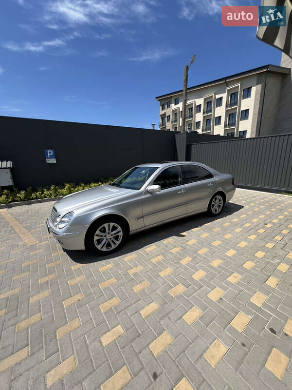 Седан Mercedes-Benz E-Class 2003 в Виннице