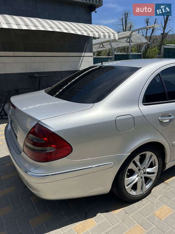 Седан Mercedes-Benz E-Class 2003 в Виннице