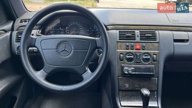 Седан Mercedes-Benz E-Class 1997 в Николаеве