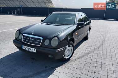 Седан Mercedes-Benz E-Class 1996 в Самборі