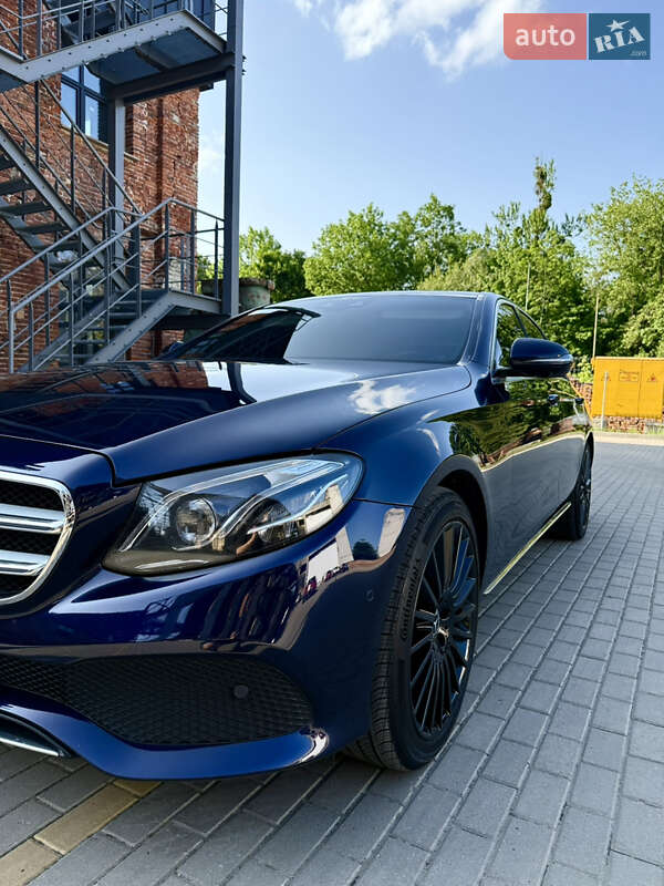Седан Mercedes-Benz E-Class 2018 в Львове