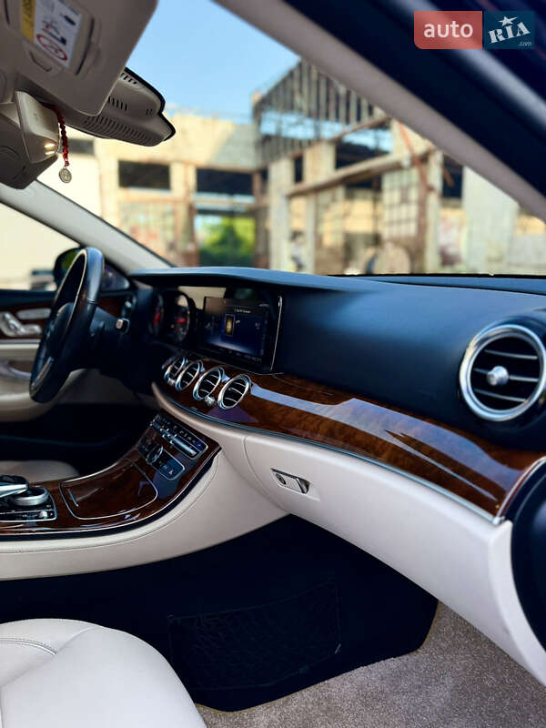 Седан Mercedes-Benz E-Class 2018 в Львове