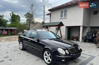 Седан Mercedes-Benz E-Class 2004 в Вараше