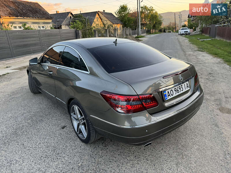 Купе Mercedes-Benz E-Class 2011 в Тересві
