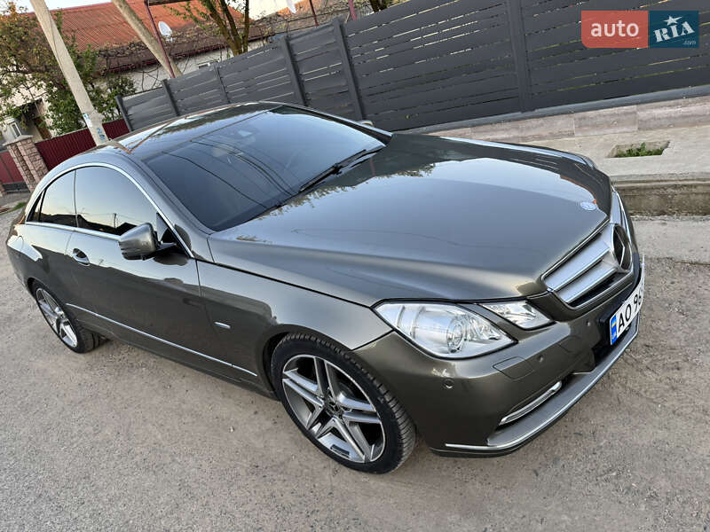 Купе Mercedes-Benz E-Class 2011 в Тересві