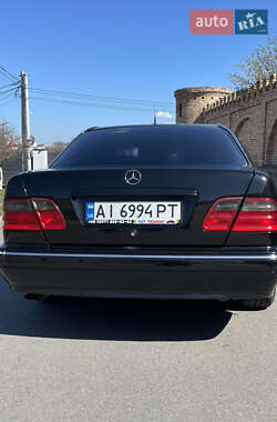 Седан Mercedes-Benz E-Class 2000 в 
