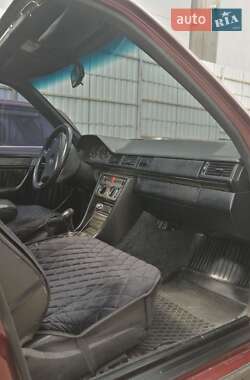 Седан Mercedes-Benz E-Class 1989 в 