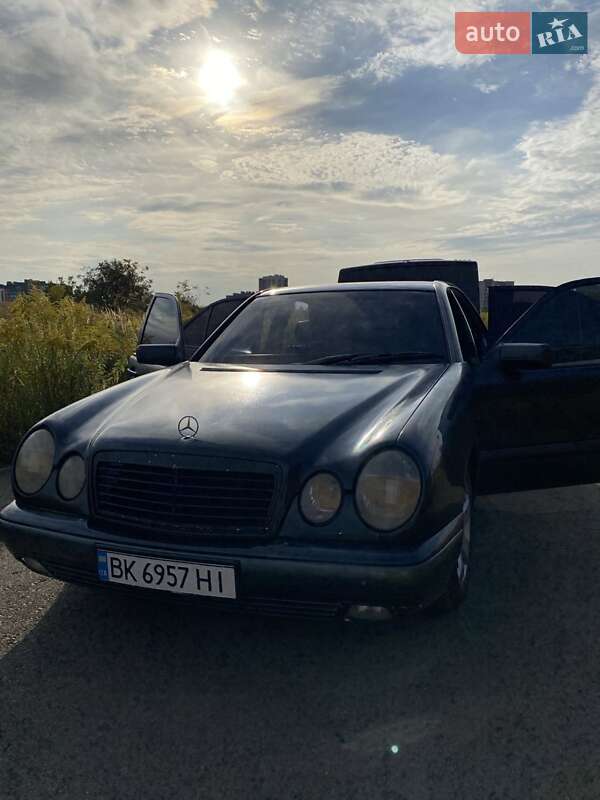 Седан Mercedes-Benz E-Class 1998 в Ровно