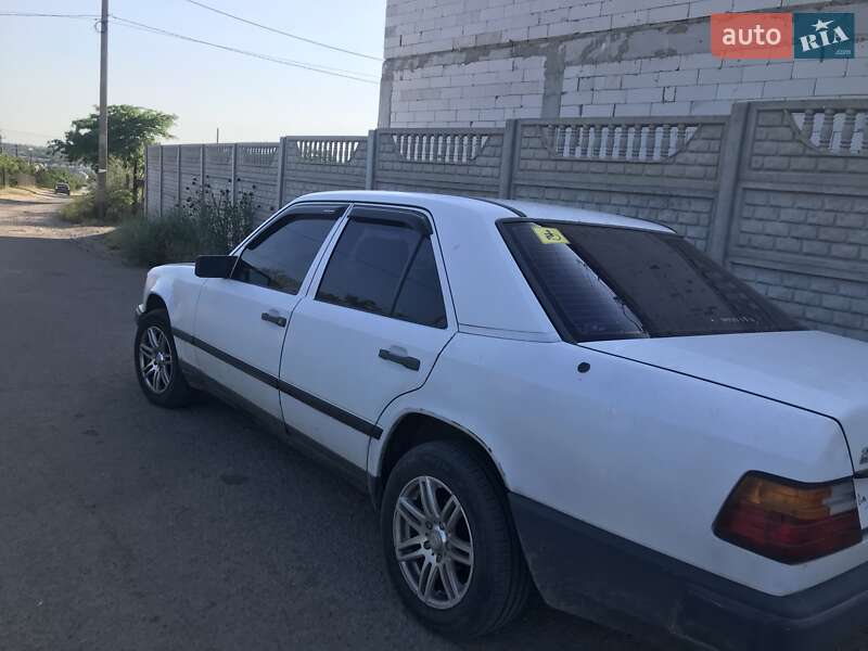 Седан Mercedes-Benz E-Class 1988 в Одессе