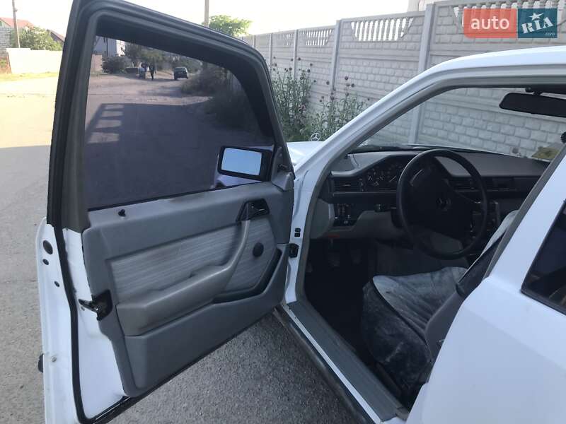 Седан Mercedes-Benz E-Class 1988 в Одессе