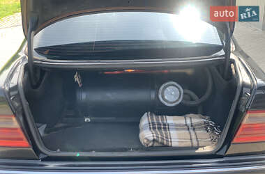 Седан Mercedes-Benz E-Class 2000 в 