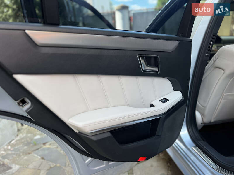 Седан Mercedes-Benz E-Class 2015 в Сваляве