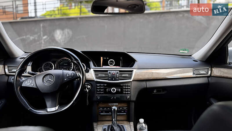 Седан Mercedes-Benz E-Class 2009 в Ивано-Франковске