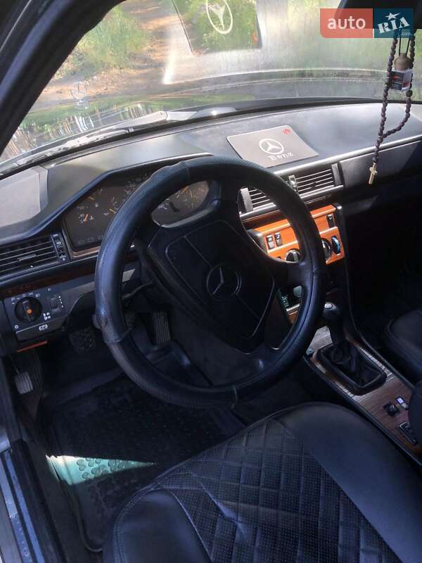 Седан Mercedes-Benz E-Class 1995 в Кропивницькому