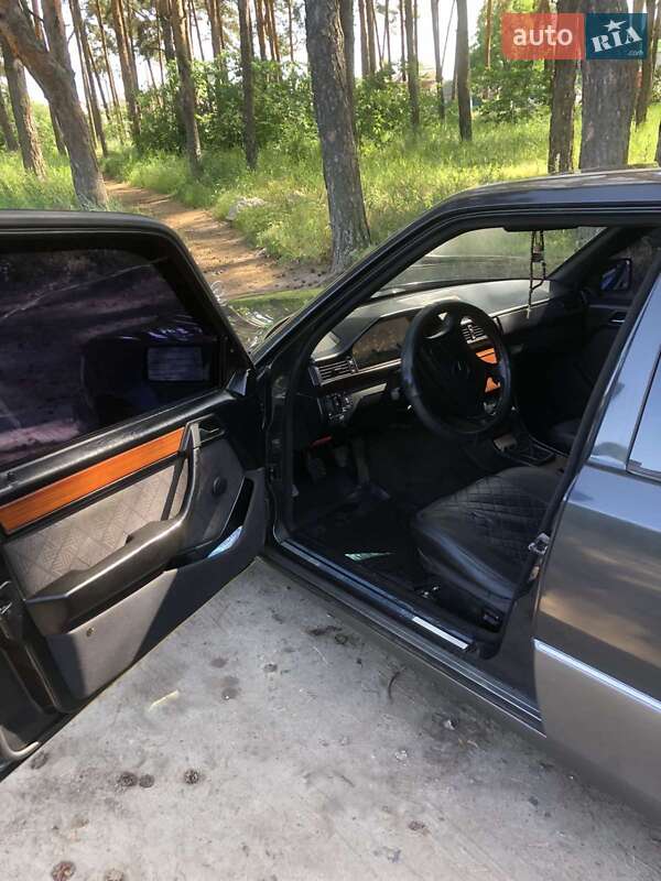 Седан Mercedes-Benz E-Class 1995 в Кропивницькому