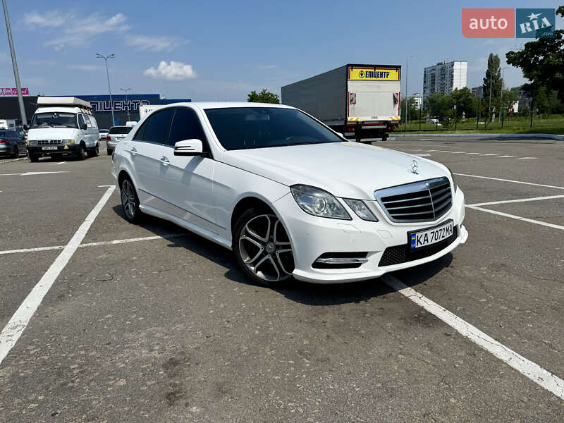 Седан Mercedes-Benz E-Class 2012 в Киеве