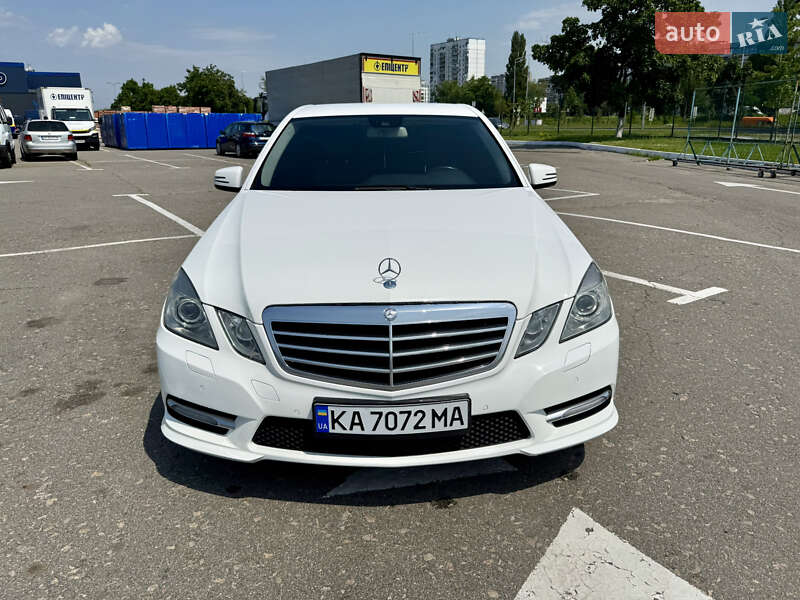 Седан Mercedes-Benz E-Class 2012 в Киеве