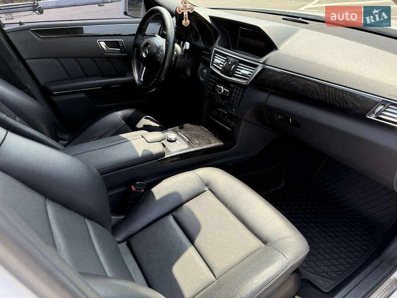Седан Mercedes-Benz E-Class 2012 в Киеве