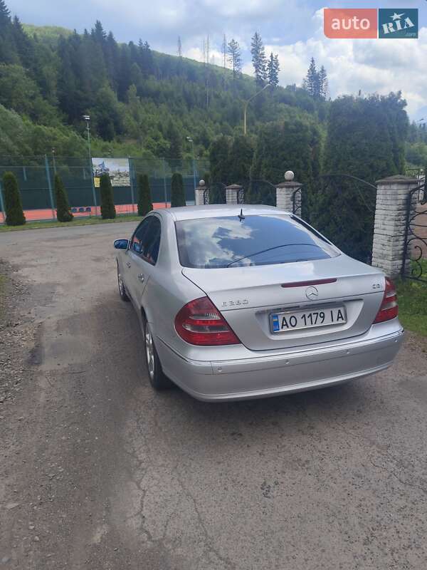 Седан Mercedes-Benz E-Class 2006 в Воловце