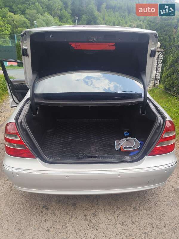 Седан Mercedes-Benz E-Class 2006 в Воловце