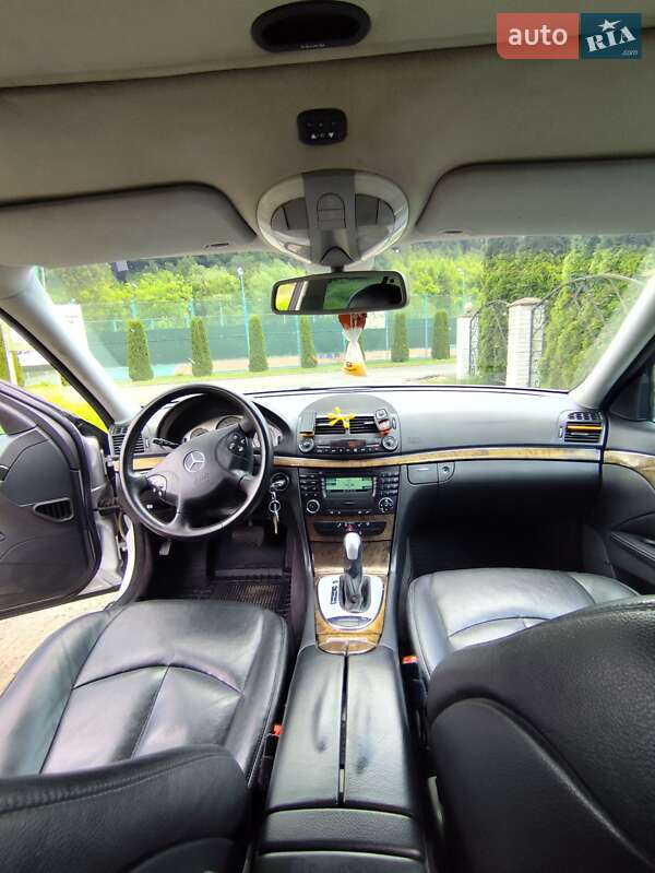 Седан Mercedes-Benz E-Class 2006 в Воловце