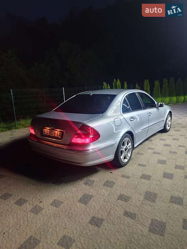 Седан Mercedes-Benz E-Class 2006 в Воловце
