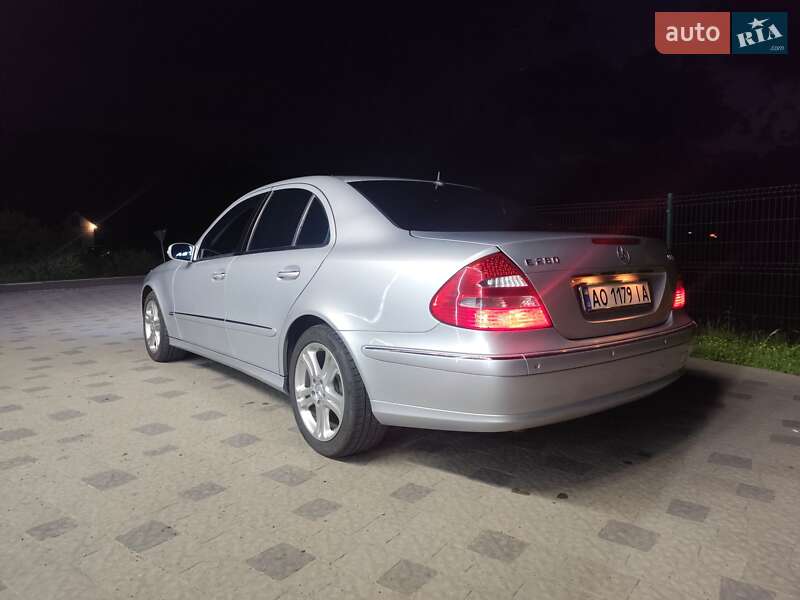 Седан Mercedes-Benz E-Class 2006 в Воловце