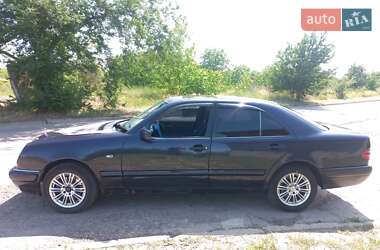 Седан Mercedes-Benz E-Class 1996 в 
