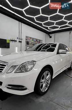 Седан Mercedes-Benz E-Class 2012 в Днепре