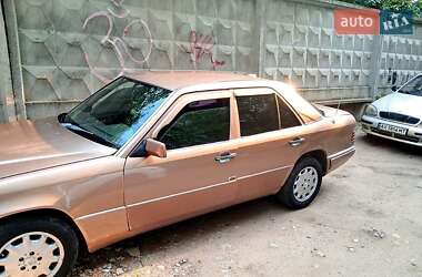 Седан Mercedes-Benz E-Class 1989 в 