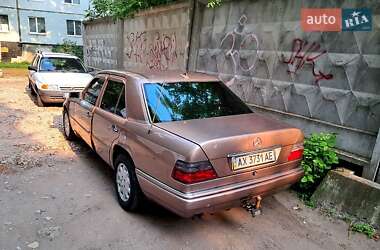 Седан Mercedes-Benz E-Class 1989 в 