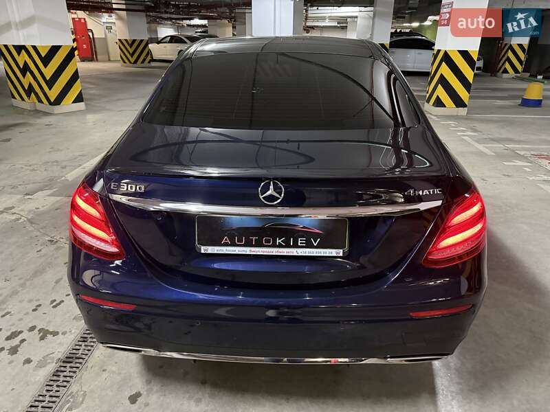 Седан Mercedes-Benz E-Class 2016 в Киеве