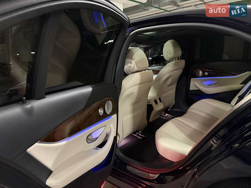 Седан Mercedes-Benz E-Class 2016 в Киеве