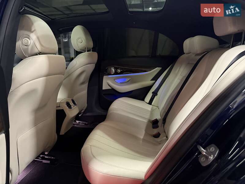 Седан Mercedes-Benz E-Class 2016 в Киеве