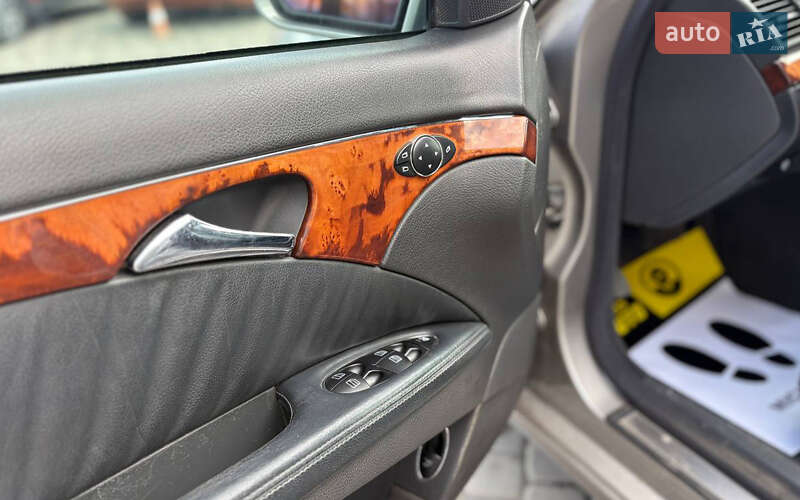 Седан Mercedes-Benz E-Class 2002 в Мукачевому