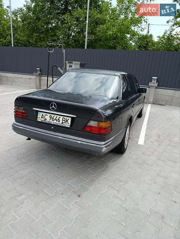 Седан Mercedes-Benz E-Class 1993 в Луцке