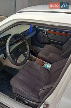 Седан Mercedes-Benz E-Class 1988 в 