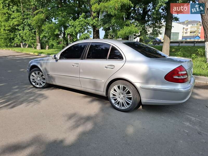 Седан Mercedes-Benz E-Class 2003 в Киеве