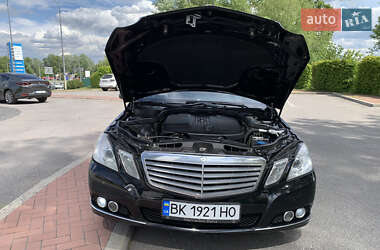 Седан Mercedes-Benz E-Class 2011 в 