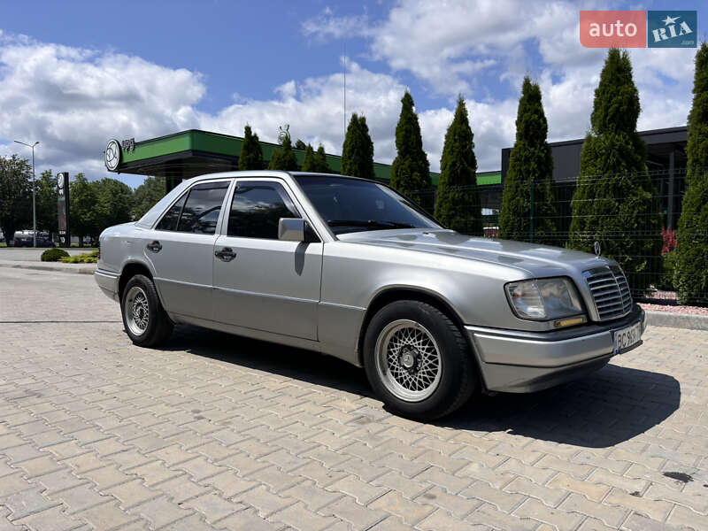 Седан Mercedes-Benz E-Class 1994 в Кременчуге
